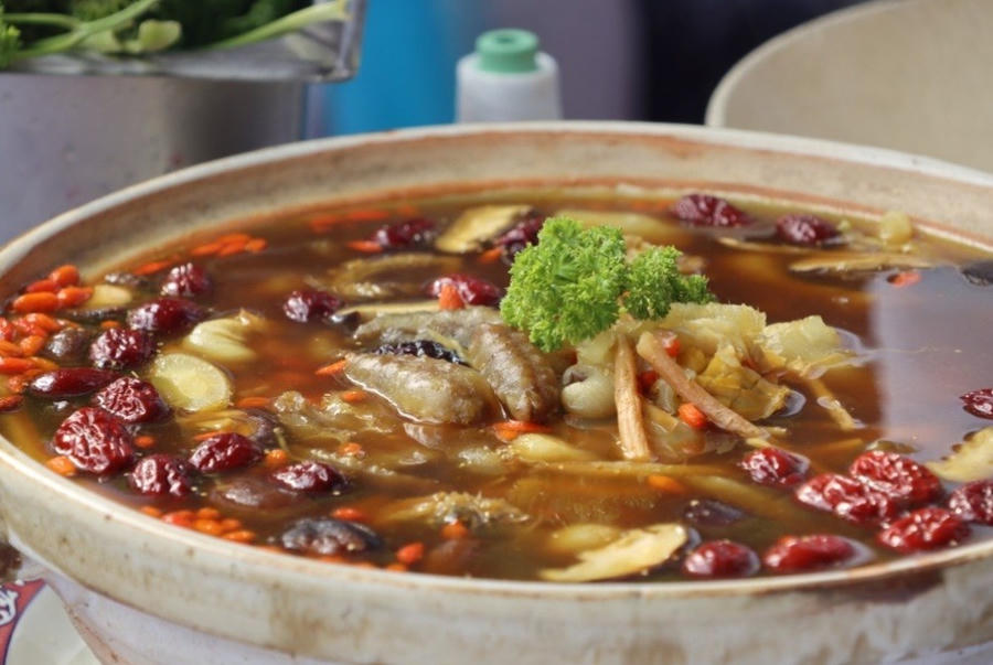 Món sâm dây Ngọc Linh hầm. Ảnh: UBND huyện Tu Mơ Rông