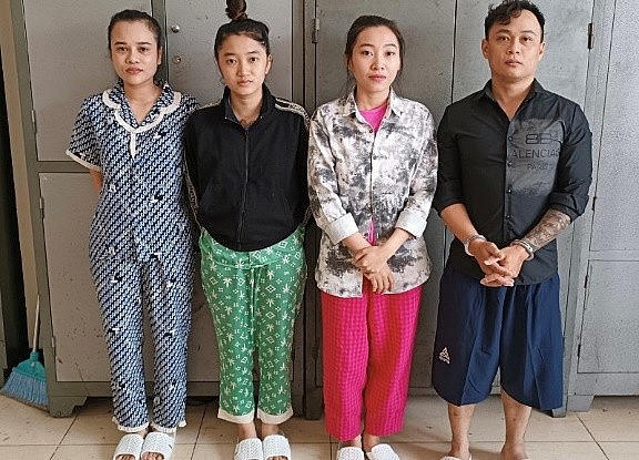 Nhóm đối tượng tại cơ quan Công an (Ảnh: Công an TP Hà Nội).