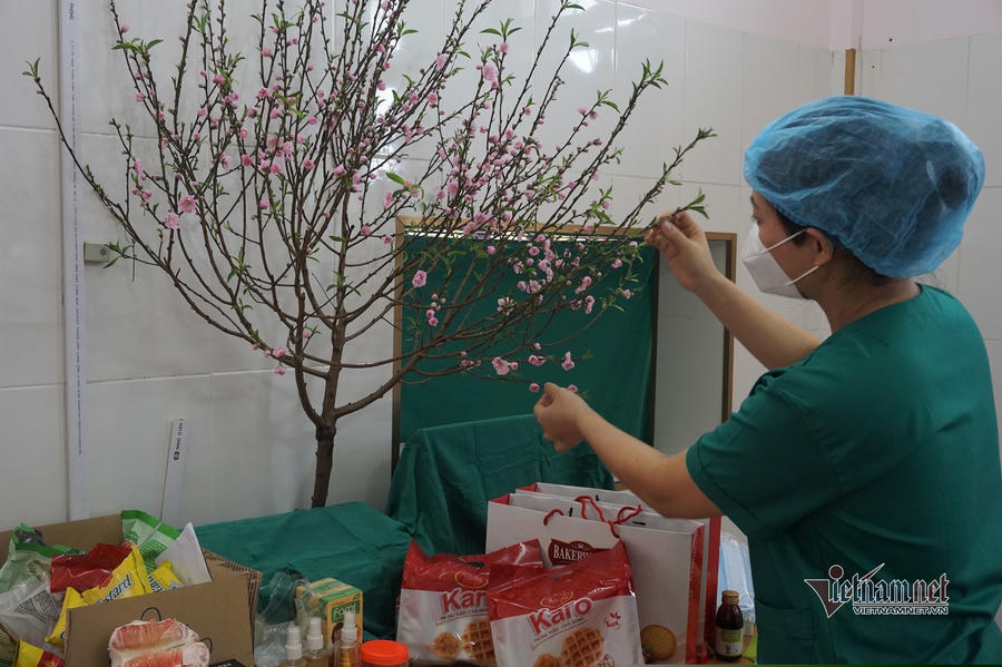Chị Trần Thị Xuân Thảo, tổ lấy mẫu, trang phí phòng của mình
