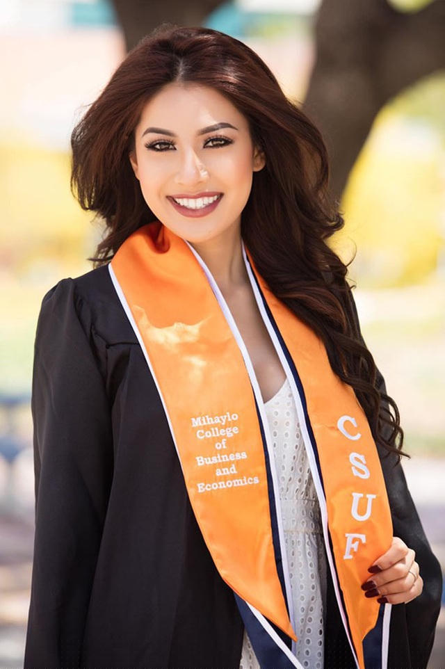 Jacqueline Phạm có thân hình gợi cảm và làn da rám nắng hiện đại.