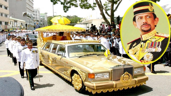 Quốc vương Brunei Hassanal Bolkiah: Vua Hassanal Bolkiah trị vì Brunei từ năm 1967 và có trong tay khối tài sản ước tính 20 tỷ USD. Vì vậy, không ngạc nhiên khi ông sở hữu bộ sưu tập siêu xe trị giá 4 tỷ USD. Ảnh: CNN.
