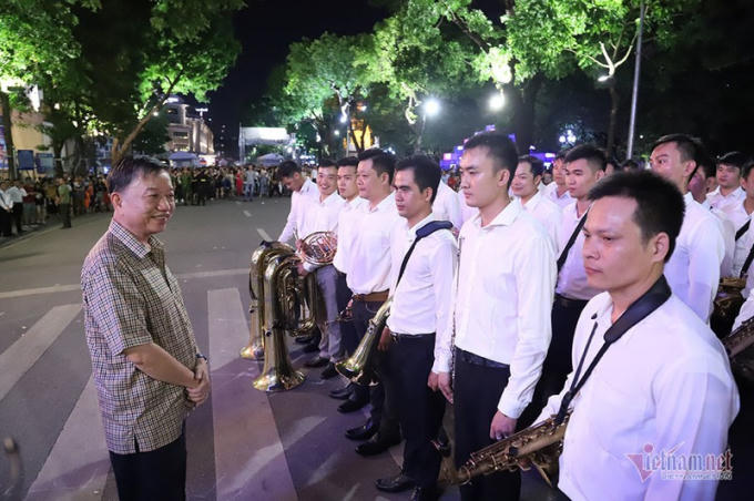 Đại tướng Tô Lâm động viên các nghệ sĩ