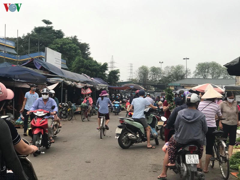 anh: nguoi ha noi binh tinh trong nhung ngay