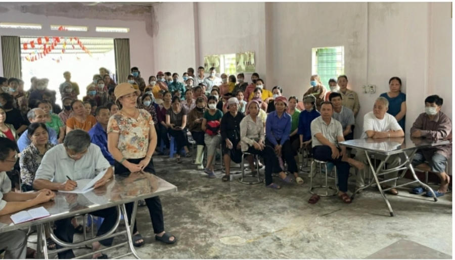 Người dân huyện Bảo Thắng cung cấp thông tin về thiệt hại hoa màu do sự cố