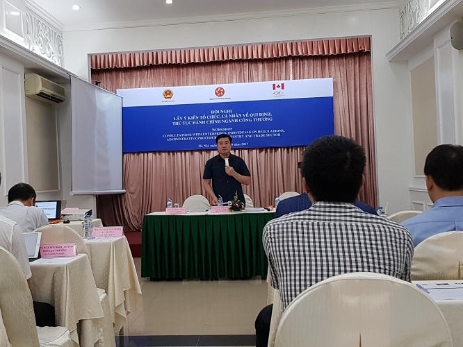 Ông Nguyễn Sinh Nhật Tân, Vụ trưởng Vụ Pháp chế (Bộ Công Thương) phát biểu tại Hội nghị. Ảnh: VGP/Thu Hương