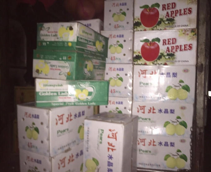 Hàng hóa bị lực lượng CSGT thu giữ.