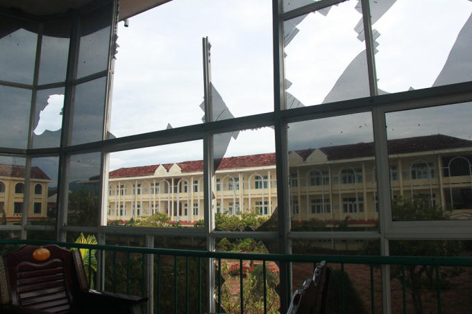 Nhiều cơ sở hạ tầng của Trường THPT Quang Trung (Quảng Trạch) bị tàn phá nặng.