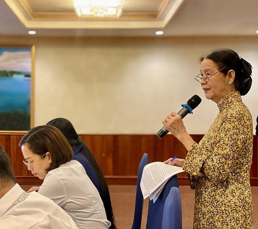 Đại diện Hiệp hội Bất động sản TP Hồ Chí Minh, Luật sư Trương Thị Hòa trình bày ý kiến tại Hội thảo.