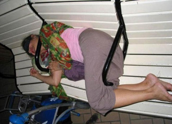 Dù điều kiện chỗ nằm có chật chội đến mấy, các du khách cũng có thể ngủ ngon lành.