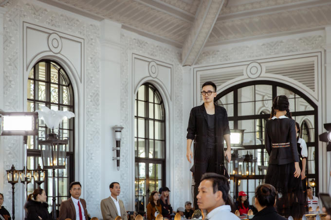 Hà Duy vốn là người con sinh ra và lớn lên ở vùng núi Tây Bắc nên anh rất hiểu về cuộc sống cũng như phong tụ tập quán của bà con vùng cao. Trong nhiều bộ sưu tập trước đây, anh từng đưa chất liệu thổ cẩm lên trang phục hiện đại.
