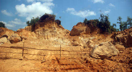 Đồi ở thôn Thượng Hòa bị băm nát