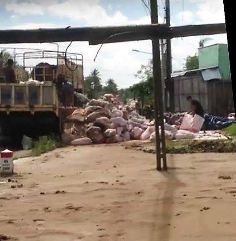 Hàng tấn rác thải được Cty Đại Phong ngang nhiên tập kết với lý do là người dân mua?