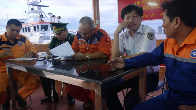 Bàn giao 11 thuyền viên tàu Hải Hà 38 cho lực lượng biên phòng.