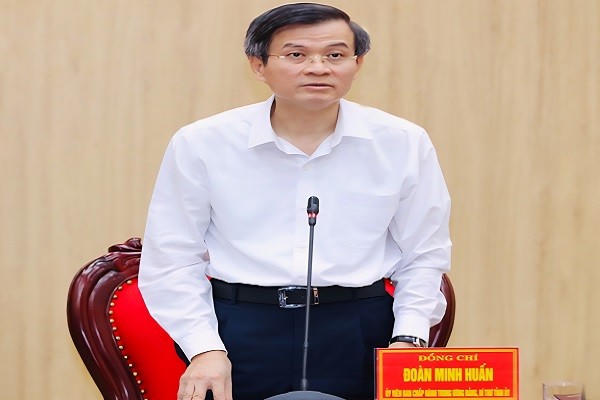 Ông Đoàn Minh Huấn, Bí thư Tỉnh uỷ Ninh Bình phát biểu kết luận hội nghị.