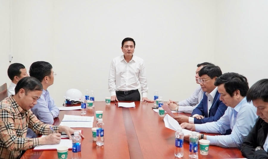 Phó Chủ tịch UBND tỉnh Vũ Việt Văn làm việc với nhà đầu tư dự án Khu nhà ở xã hội cao tầng NO3.