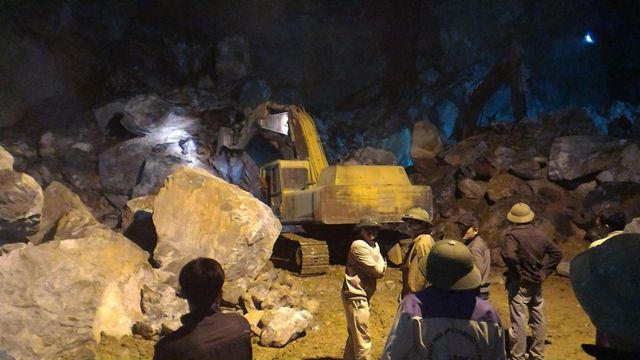 Các phương án tác chiến nhanh được gấp rút đưa ra, nhằm xác định chính xác vị trí nạn nhân.