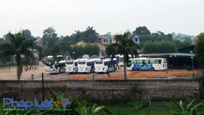 Bãi xe không phép tại xã Quang thịnh, huyện Lạng Giang (Bắc Giang) do Công ty Ngọc Khánh đầu tư xây dựng và đi vào hoạt động từ đầu năm 2017.