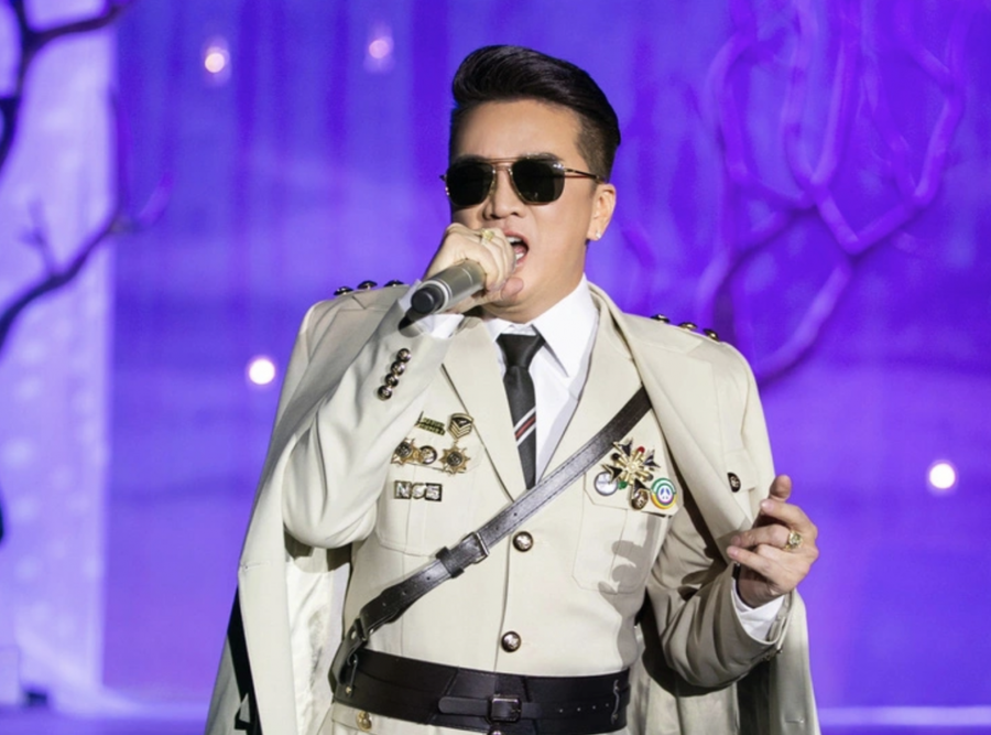 Đàm Vĩnh Hưng bị xử phạt 27,5 triệu đồng, đình chỉ hoạt động biểu diễn 9 tháng.