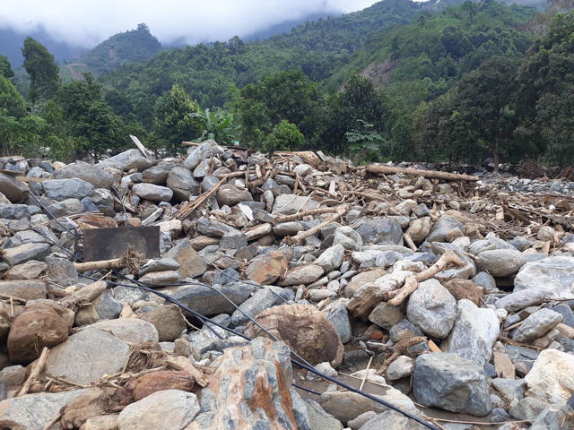 Mỗi giáo viên vượt qua quãng đường này còn hơn cả tham gia cuộc thi thử thách sống còn trên truyền hình.