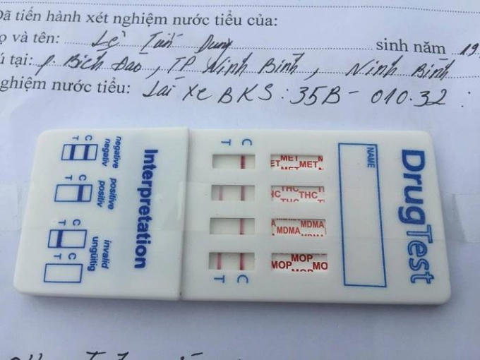 Biên bản và mẫu xét nghiệm của tài xế dương tính với ma túy đá.