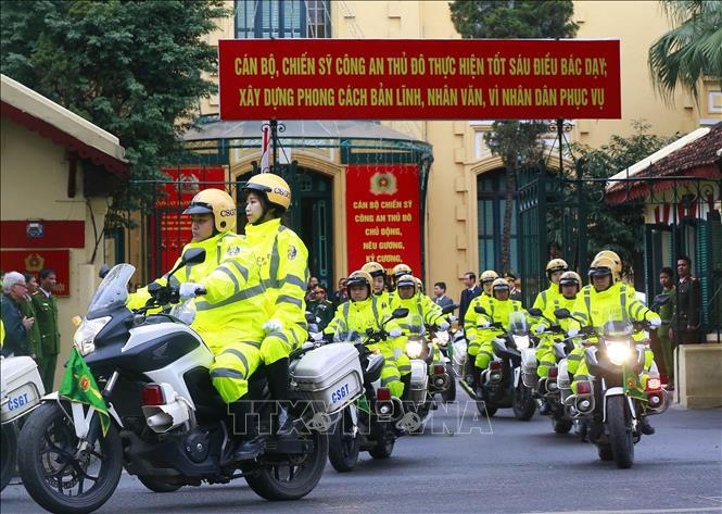 Cảnh sát giao thông ra quân triển khai công tác đảm bảo an ninh, an toàn cho Hội nghị. Ảnh: Doãn Tấn/TTXVN