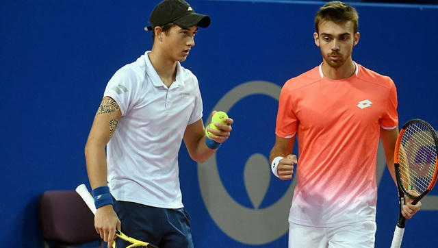 Antoine Hoang và Benjamin Bonzi lọt vào vòng 3 ở Roland Garros 2020.