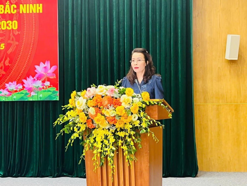 Phó Bí thư Thường trực Tỉnh uỷ Bắc Ninh, Nguyễn Thị Hương phát biểu tại họp báo.