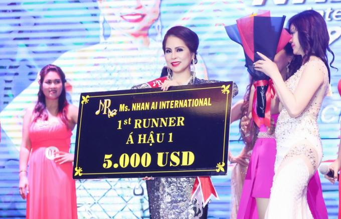 Á hậu 1 cuộc thi.