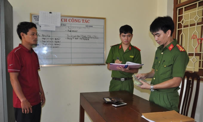 Đối tượng Hoàng Văn Thám tại cơ quan Công an. (Ảnh : Công an Ninh Bình).