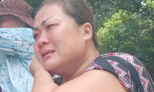 Bị cáo Vân khóc nức nở khi bị tuyên tăng án.