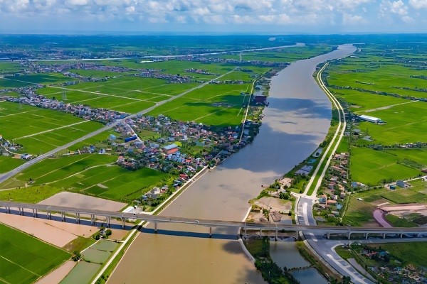 Cầu Tam Tòa bắc qua sông Đáy, góp phần phát triển kinh tế-xã hội tỉnh Ninh Bình.