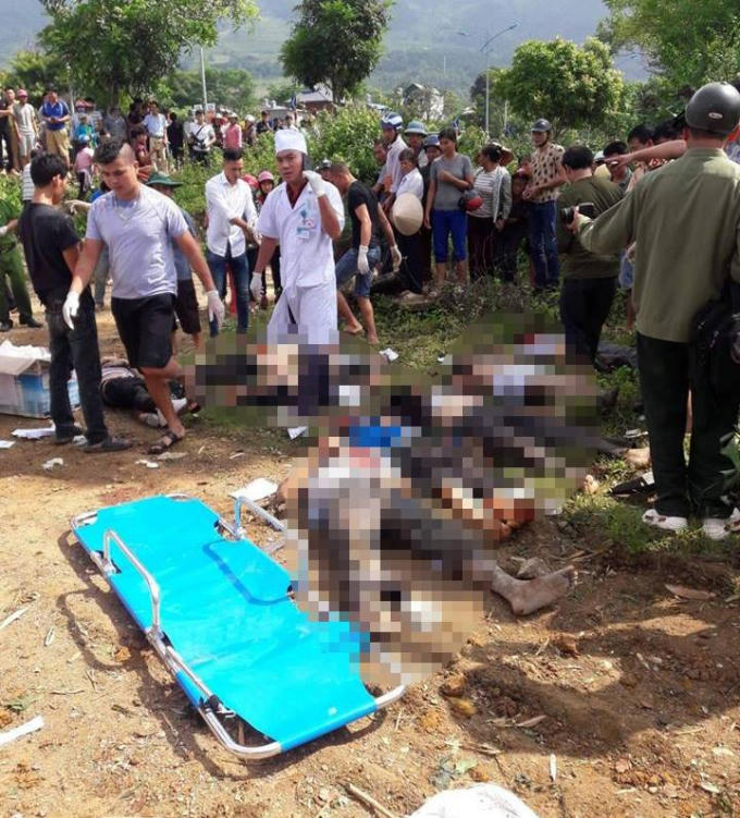 Lãnh đạo bệnh viện Đa khoa huyện Tam Đường cho biết, hiện tại phía bệnh viện đã tiếp nhận 4 nạn nhân cấp cứu, trong đó có 3 trường hợp nguy kịch đã chuyển lên bệnh viện tỉnh.