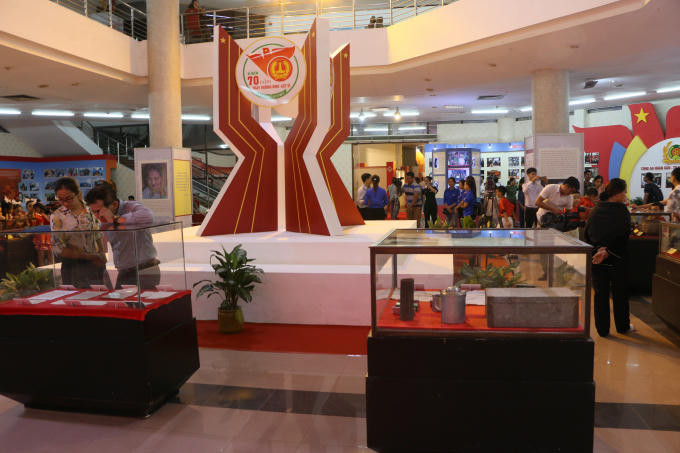 Không gian trưng bày hiện vật triển lãm