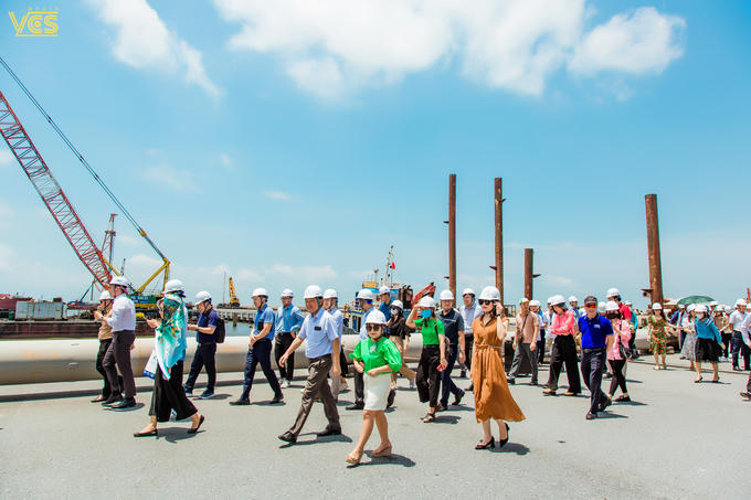 dc_0982842047-1498-1018