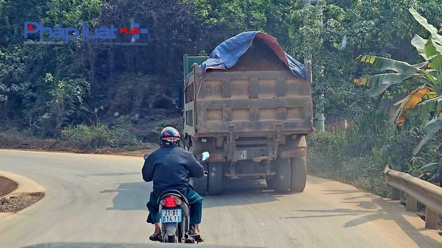 Lượng đất thải có ngọn đã không thể đắp cao hơn.