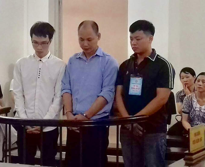 Các bị cáo trong phiên toà phúc thẩm.