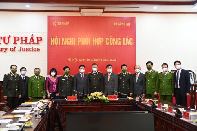 Lãnh đạo hai Bộ chụp ảnh lưu niệm.