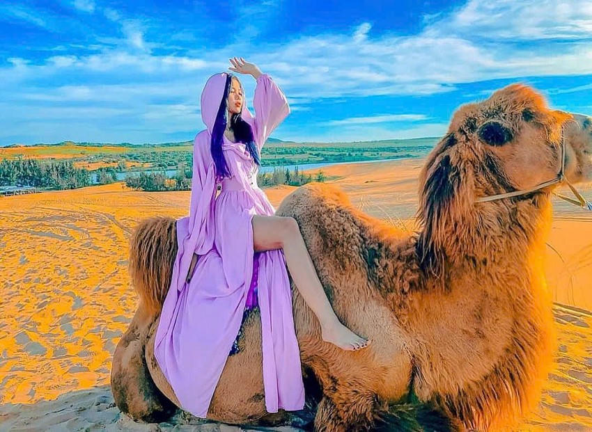 Các du khách thoải mái, vui chơi và checkin tại đây.
					
				
			
			Các du khách thoải mái, vui chơi và checkin tại đây.