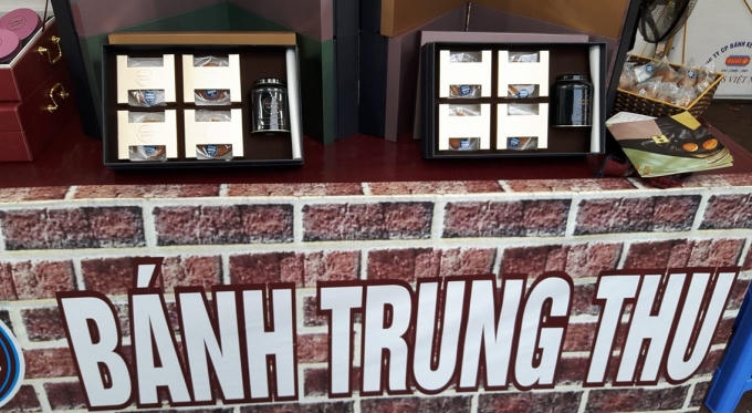 Đa dạng với nhiều mẫu mã đẹp nhưng bánh Trung thu vẫn ế "sưng"