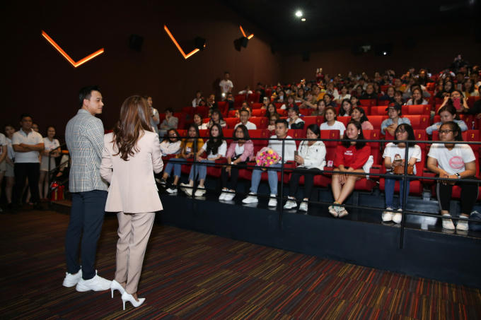 Mỹ Tâm tiếp tục thực hiện chuyến từ thiện kết hợp cinetour ngay tại quê nhà