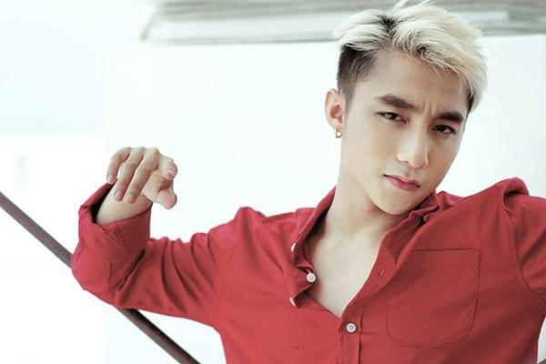 Fan ngất ng&acirc;y m&oacute;n qu&agrave; đặc biệt của Sơn T&ugrave;ng trong đ&ecirc;m Gi&aacute;ng sinh 2015