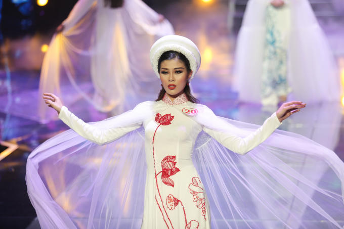 Quỳnh Hoa - Học trò của Hương Giang đăng quang ngôi vị Giải Vàng Siêu mẫu 2018