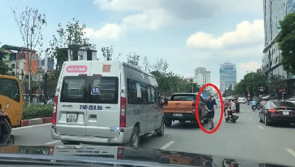 Clip: Khi tài xế đội lốt