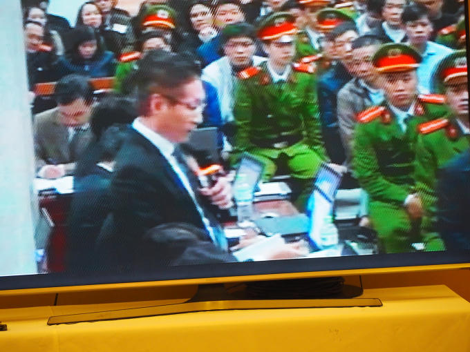 Luật sư Nguyễn Văn Chiến bào chữa cho bị cáo Trịnh Xuân Thanh cho rằng: Đây là vụ án lớn phức tạp, nhiều lời khai ảnh hưởng đến các bị cáo nên đề nghị cách ly người làm chứng với các bị cáo, và cách ly khi các bị cáo được xét hỏi.