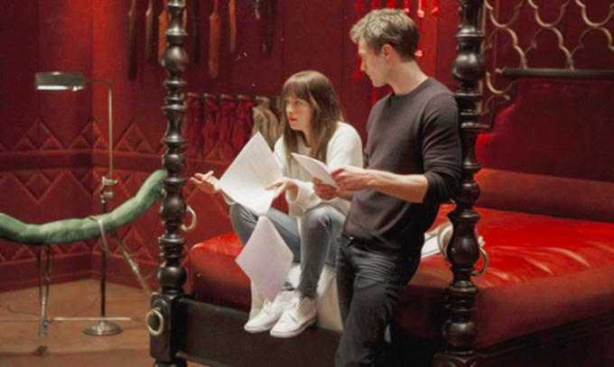 Cả hai đều gặp áp lực tâm lý khi phải thực hiện cảnh nóng. Họ nhiều lần phải diễn lại và trước khi diễn đều phải xem thị phạm nhiều lần.