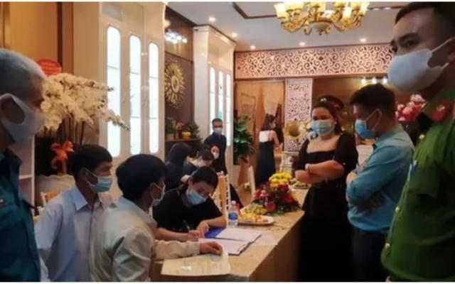 Công an vào cuộc vụ hàng chục người tụ tập tại buổi khai trương thẩm mỹ viện bất chấp lệnh cấm