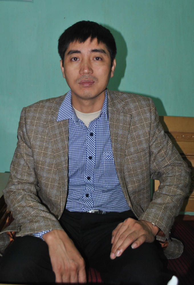 Ông Nguyễn Văn Thá trao đổi với phóng viên về tình trạng môi trường trên địa bàn.
