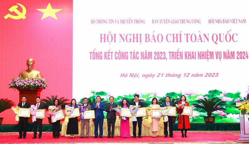 Ban Tuyên giáo Tỉnh ủy Bình Dương đã vinh dự được nhận Bằng khen của Ban Tuyên giáo Trung ương tại Hội nghị Báo chí toàn quốc tổng kết công tác năm 2023.