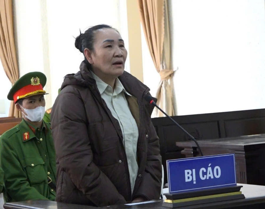 Bị cáo Lê Thị Hoan tại buổi xét xử. Ảnh: Báo Lâm Đồng