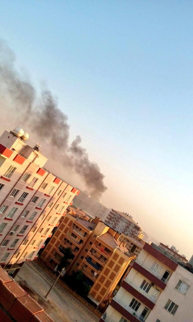 Khói bốc lên từ vụ nổ. (Ảnh: Twitter)